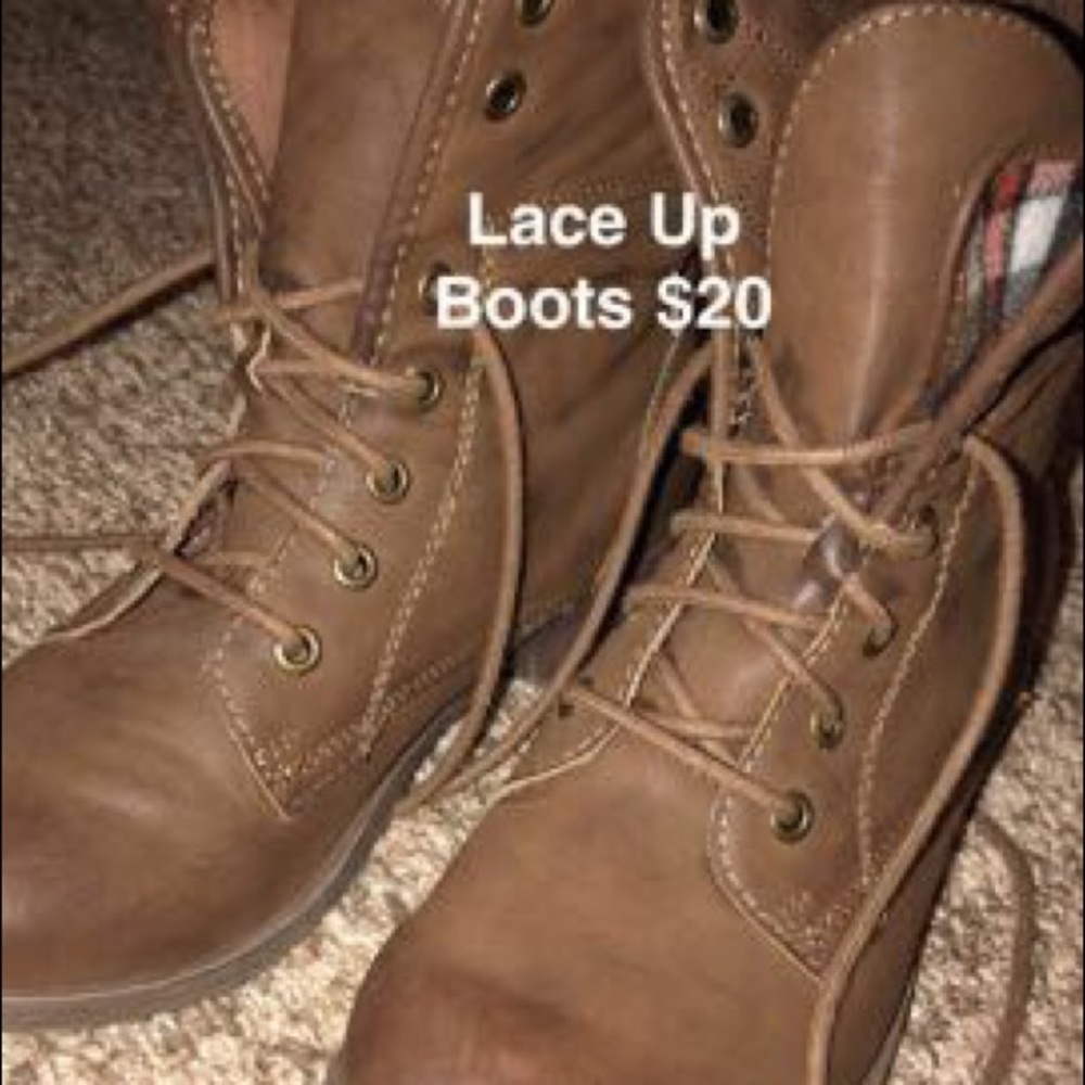 LACE UP BOOTS